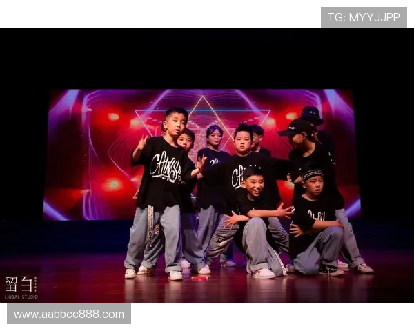 广州街舞队中路突破革新引领舞蹈潮流新风尚与未来发展展望 广州街舞队中路突破革新引领舞蹈潮流新风尚与未来发展展望