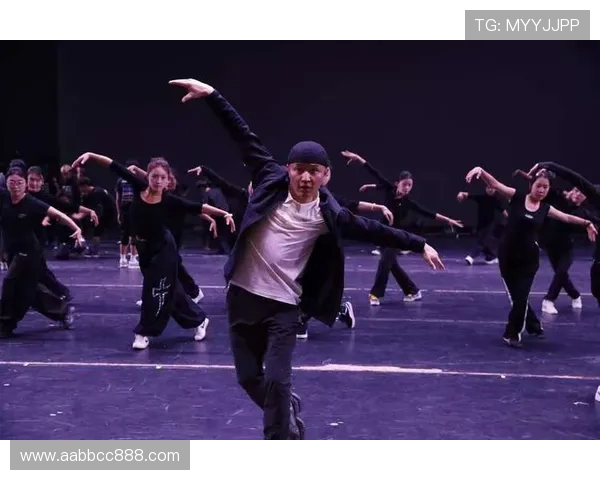 武汉街舞队技术之争引发热议舞者风格与实力的碰撞与思考 武汉街舞队技术之争引发热议舞者风格与实力的碰撞与思考