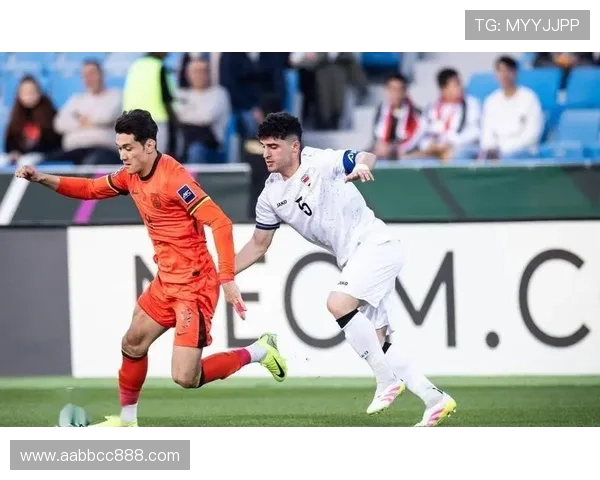 国足与伊拉克激战正酣视频直播全程回顾与精彩瞬间分析