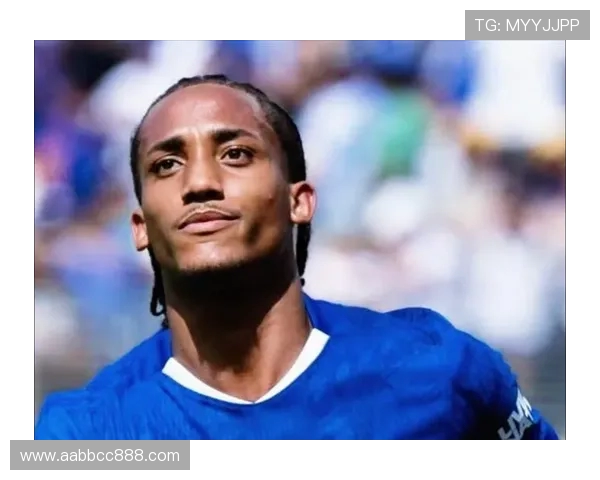 若昂内维斯:从青涩小将到足球场上的璀璨明星之路