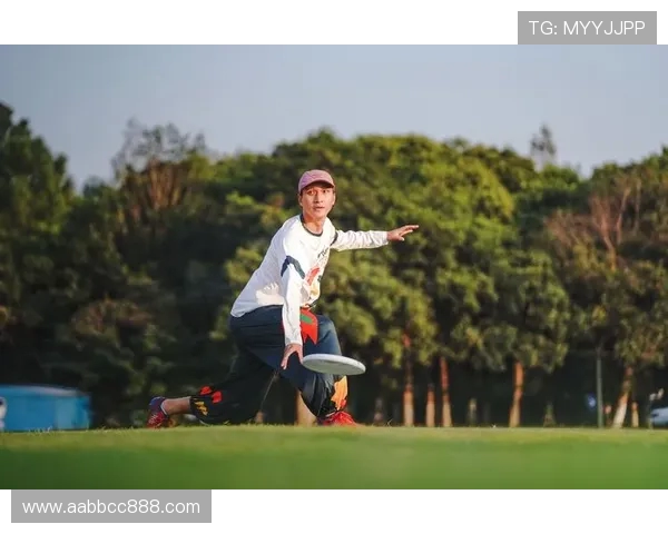 成都飞盘队与重庆飞盘队赛后复盘分析个人能力对比与表现总结